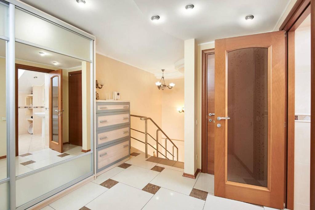 Unykalnyi dvukhurovnevyi pentkhaus s terrasoi (tsentr) photo 3