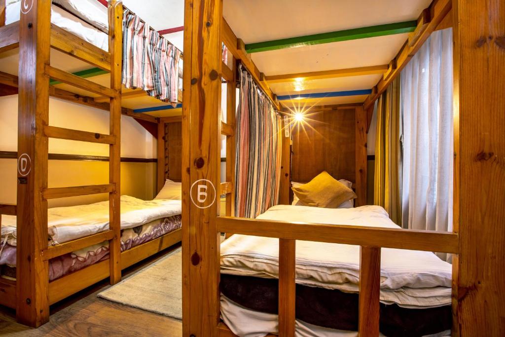 Postel nebo postele na pokoji v ubytování Shangrila Boutique Hotel