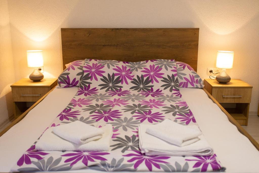 Postel nebo postele na pokoji v ubytování Apartments Daris