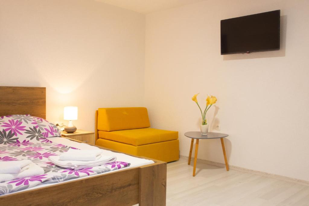 TV a/nebo společenská místnost v ubytování Apartments Daris