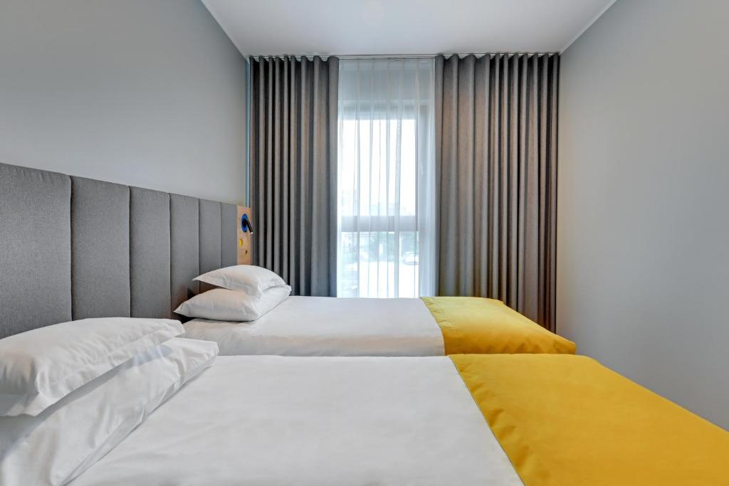 Postel nebo postele na pokoji v ubytování HOTEL NUMBER ONE BY GRANO Gdańsk - GRANO LIFE Gdańsk
