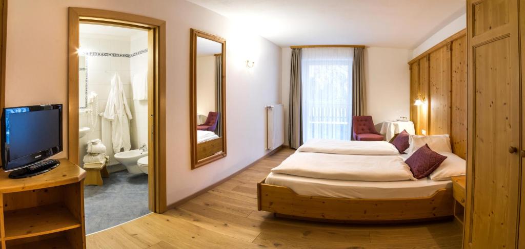 TV a/nebo společenská místnost v ubytování Hotel Obereggen