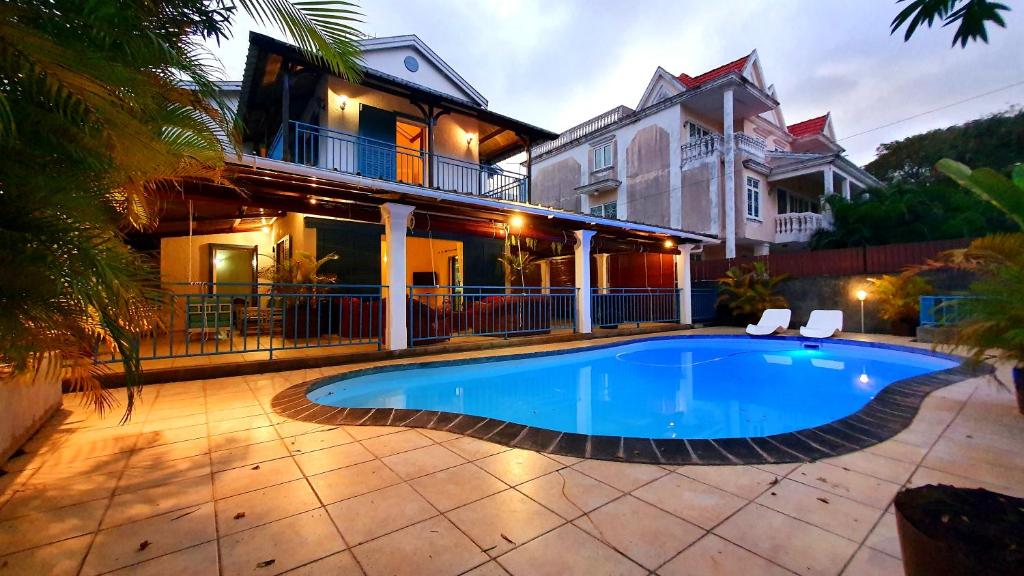 Πισίνα στο ή κοντά στο VILLA DES ILES 2 MONT CHOISY