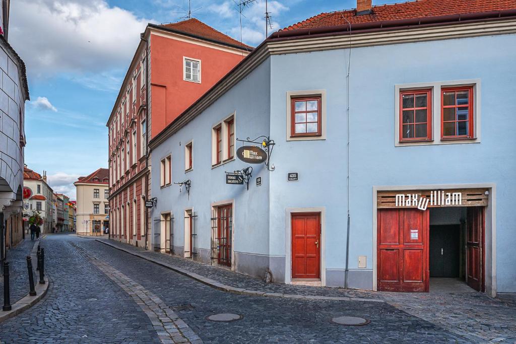 an empty street in a city with buildings at Penzion Maxwilliam in Znojmo