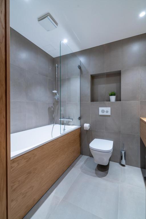 Easyrooms Dzirnavu - Apartamento Con Balcón