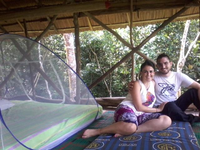 ORANGUTANTREKSUMATRA & LOVELY JUNGLE LODGE only book IF you are treking with us - Bungaló Familiar