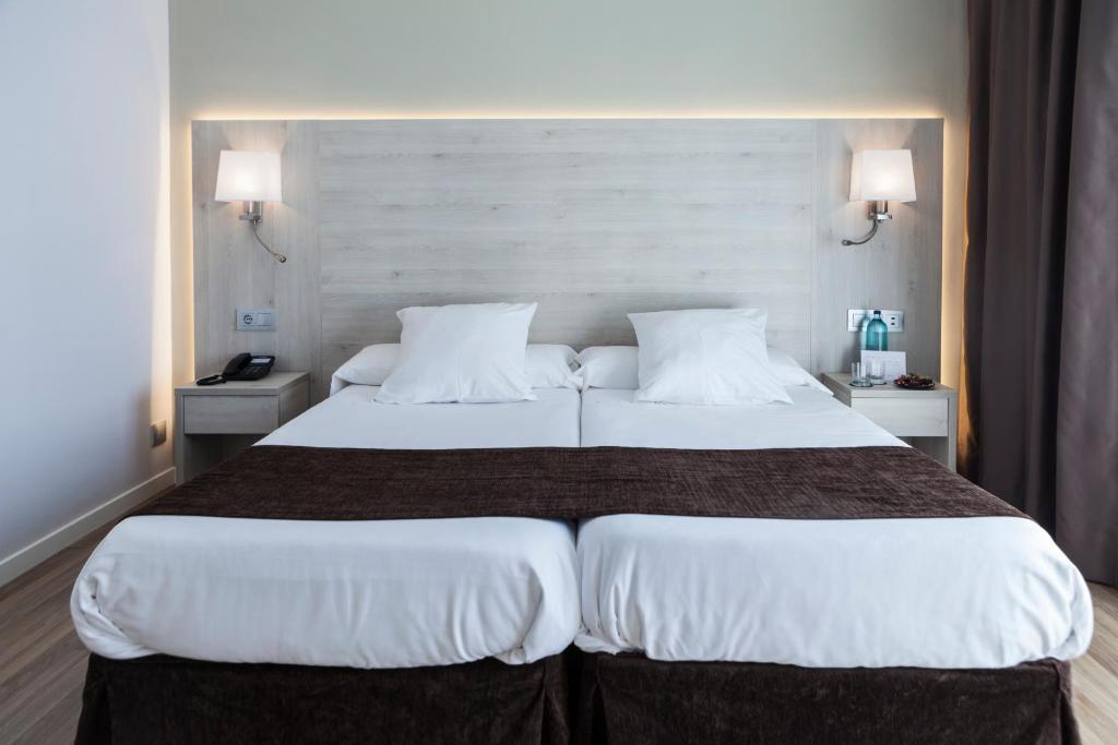 Säng eller sängar i ett rum på Hotel Helios Lloret