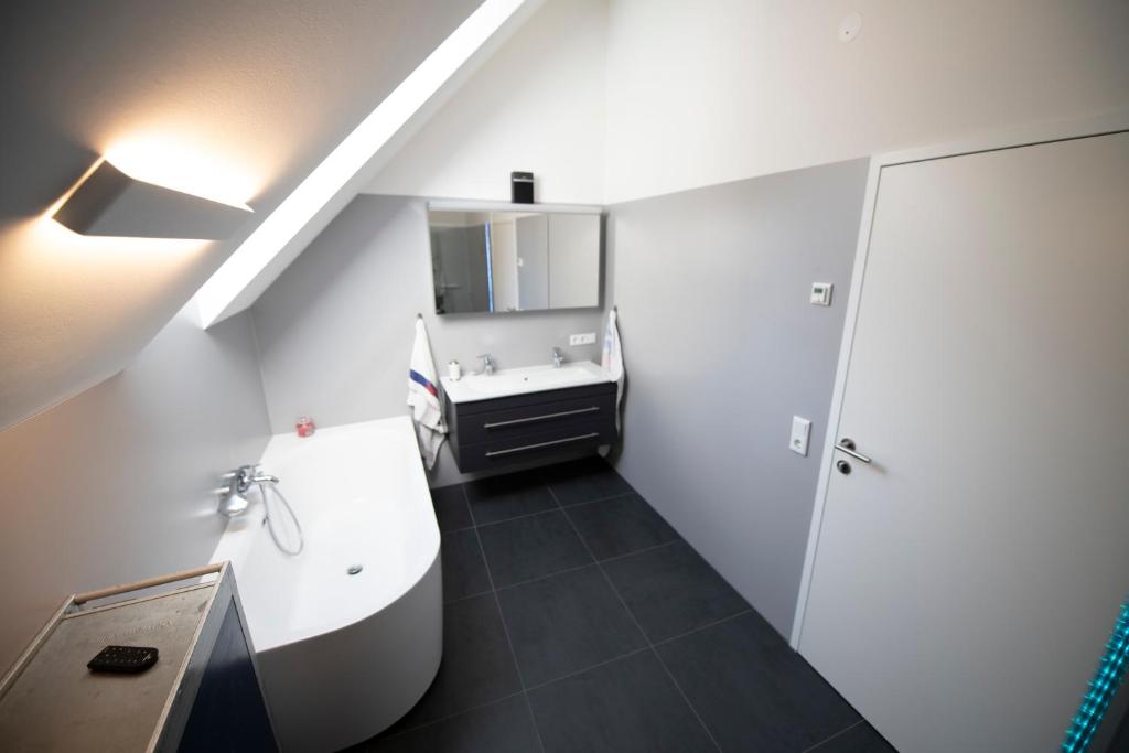 Koupelna v ubytování Dachgeschoss Designer-Loft Arlberg - Montafon