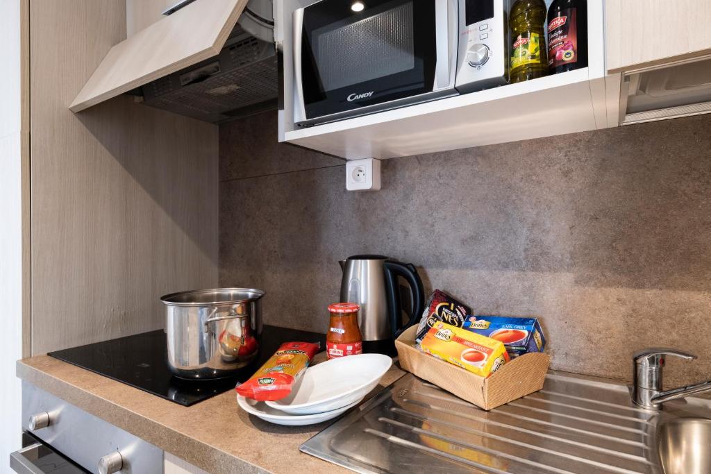 A cozinha ou kitchenette de Appart'hotel le Pèlerin