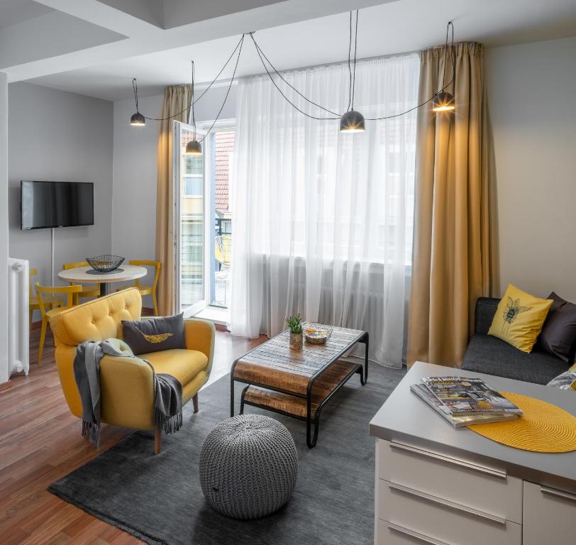 City Leaf Apartments by Adrez - One-Bedroom Apartment With Terrace