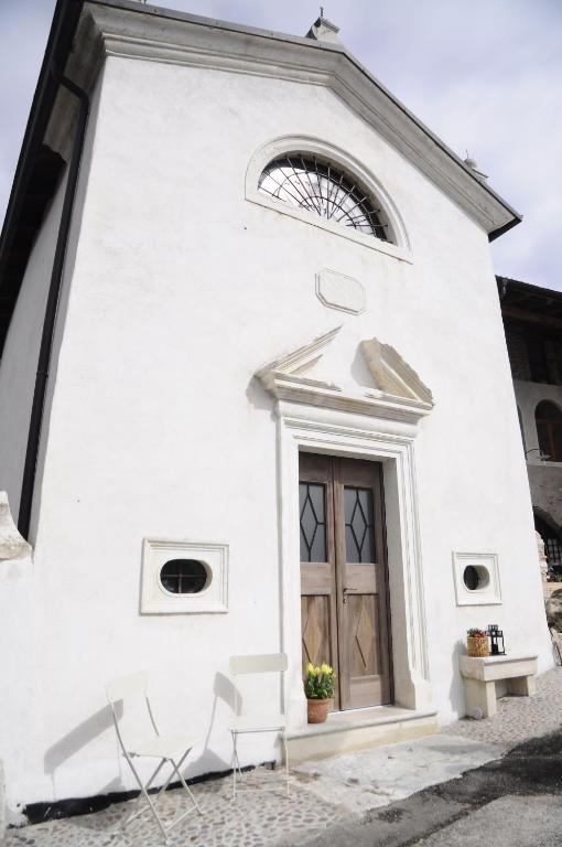 The building in which the holiday home is located