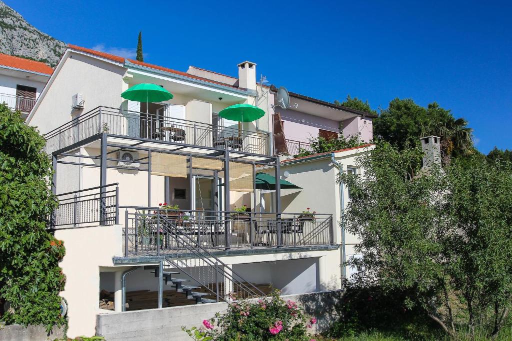 Budova, v ktorej sa apartmán nachádza