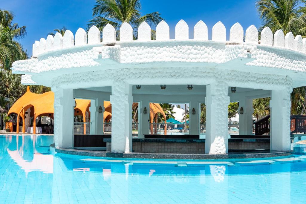 Bazén v ubytování Southern Palms Beach Resort nebo v jeho okolí