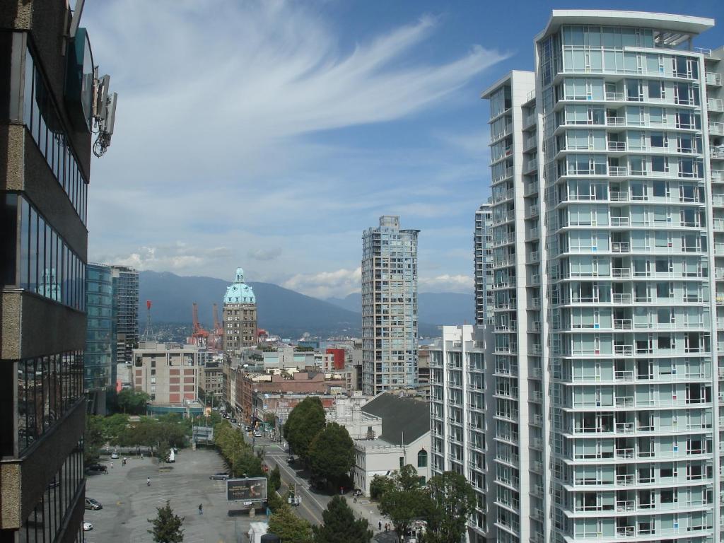 Vista generica su Vancouver o vista sulla città dall'interno dell'hotel