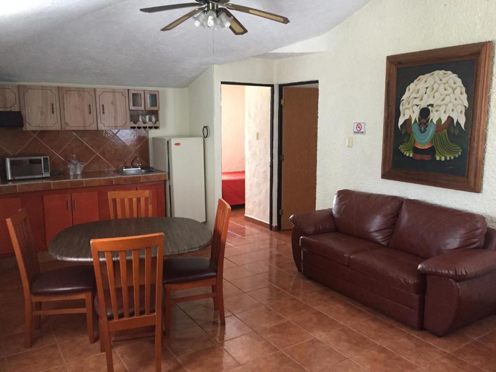 Kuchyň nebo kuchyňský kout v ubytování Hotel & Suites Villa del Sol