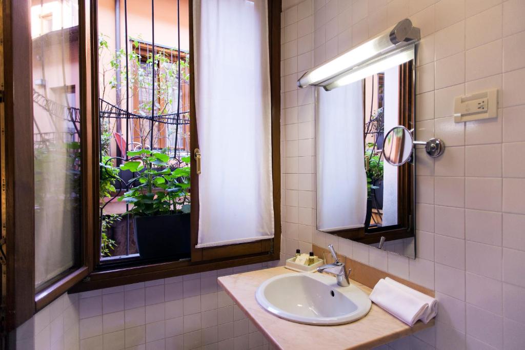 Hotel Columbia - Resim 8