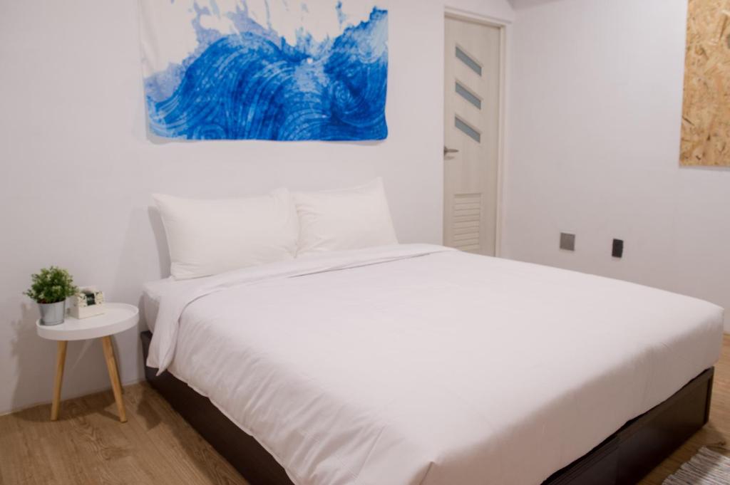 Ένα ή περισσότερα κρεβάτια σε δωμάτιο στο HELLO Make Yourself at Home