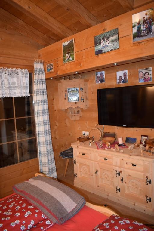 TV a/nebo společenská místnost v ubytování B&B Stiffler-Huus