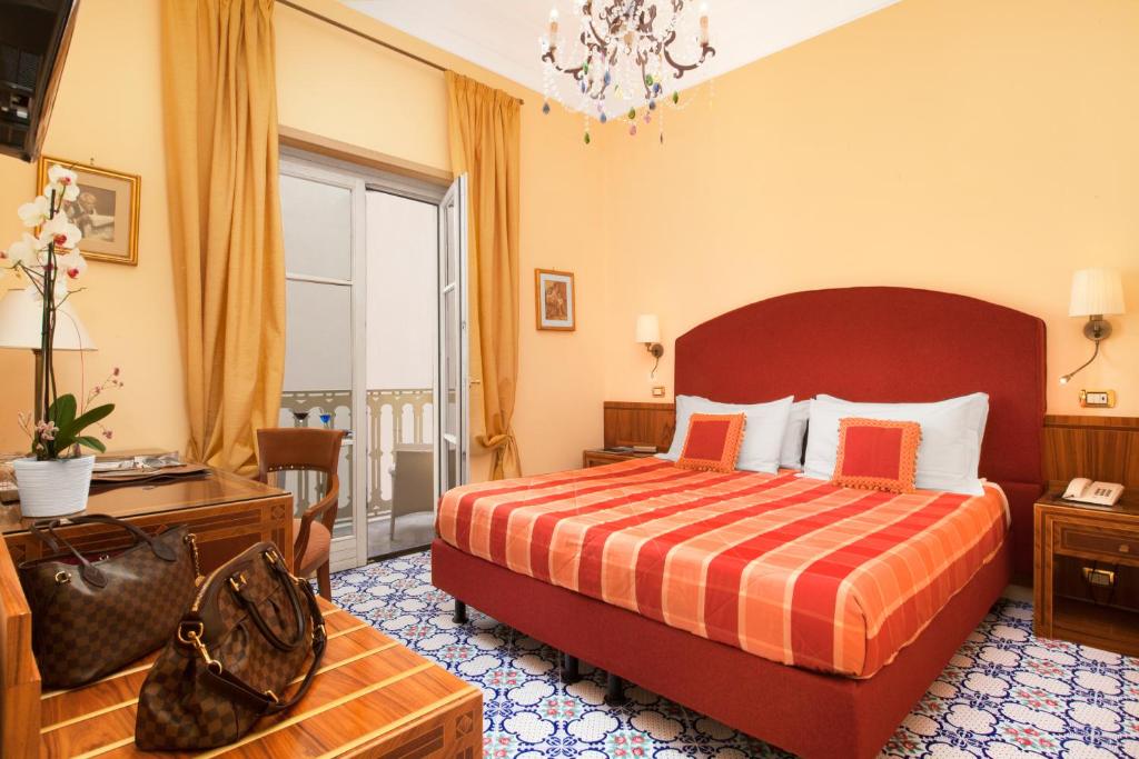 A bed or beds in a room at Hotel Antiche Mura