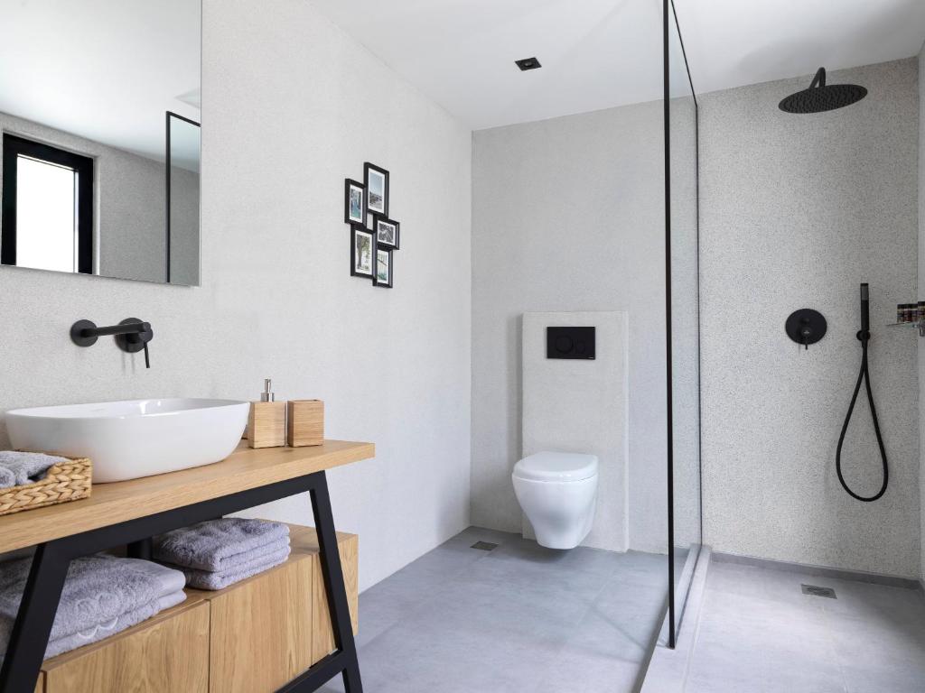 Kúpeľňa v ubytovaní Kolonaki 8 - Design Suites & Lofts