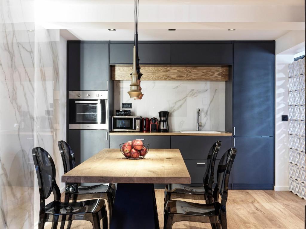 Kuchyňa alebo kuchynka v ubytovaní Kolonaki 8 - Design Suites & Lofts