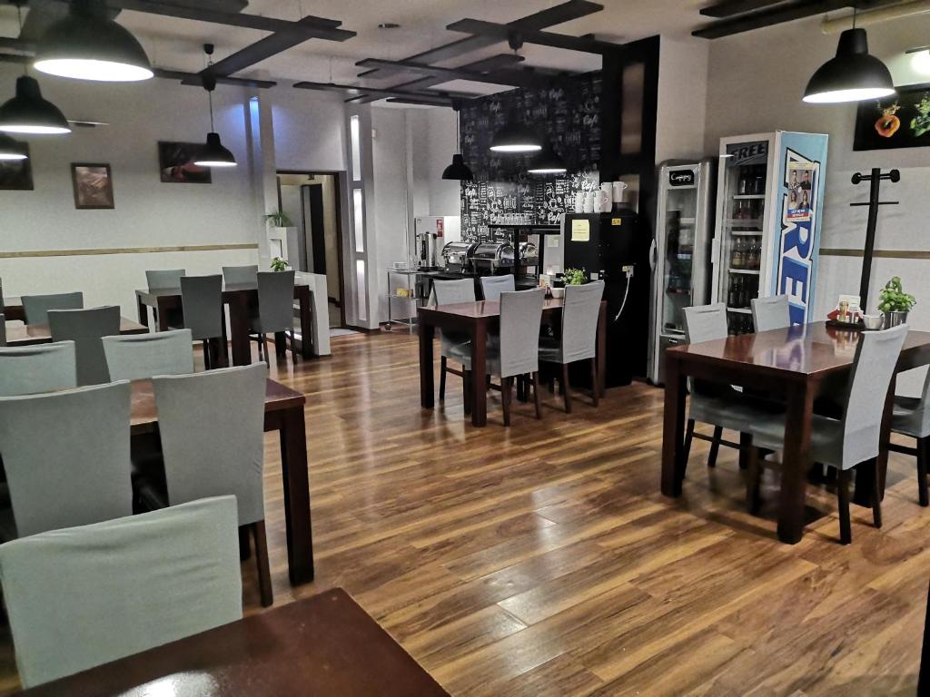 Kuchyňa alebo kuchynka v ubytovaní Hotel 1