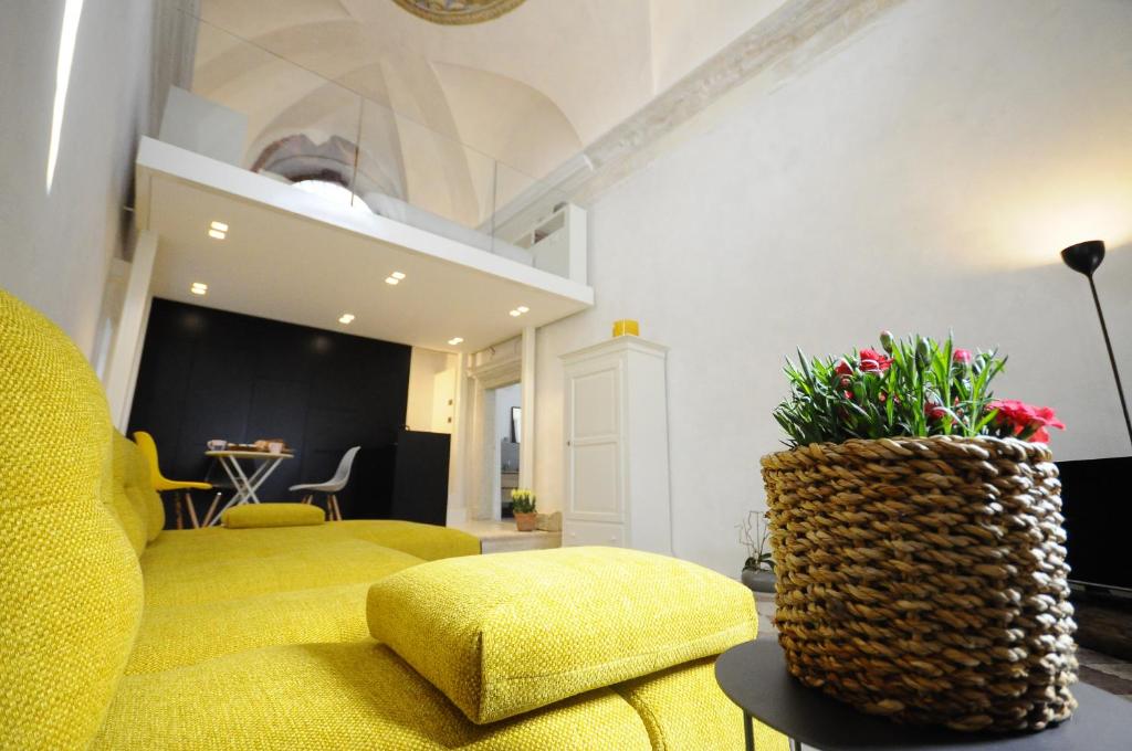 A seating area at HOLLIDAY CHARMING HOME