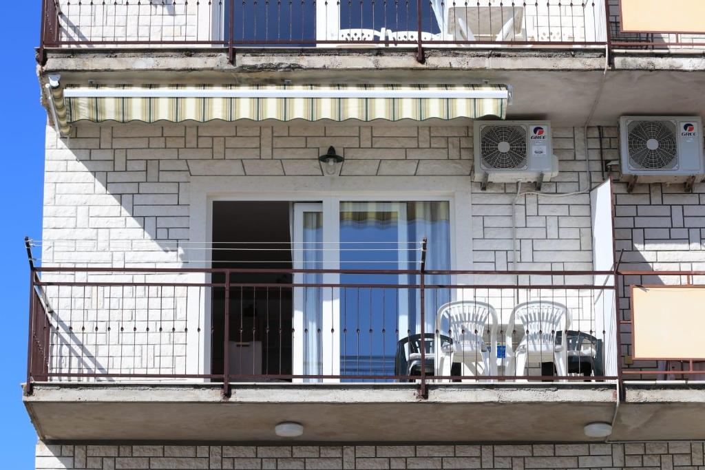 Balkón nebo terasa v ubytování Apartmani Petra