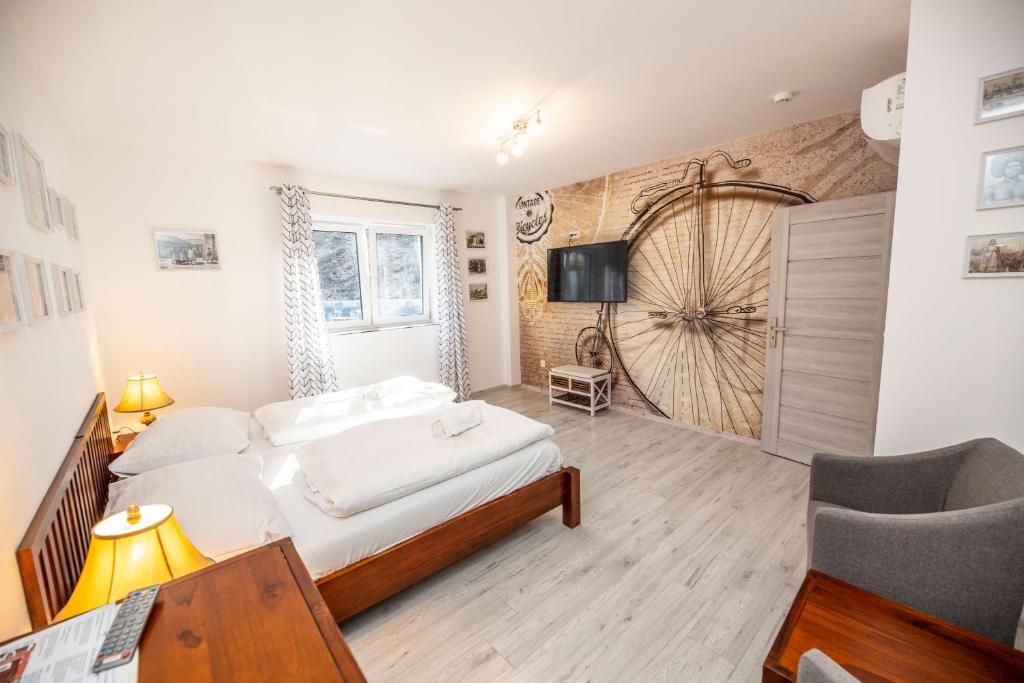 Postel nebo postele na pokoji v ubytování In Spirit, hotel v Rožnovském pivovaru - Pivní Lázně, Wellness & Čokoládovna