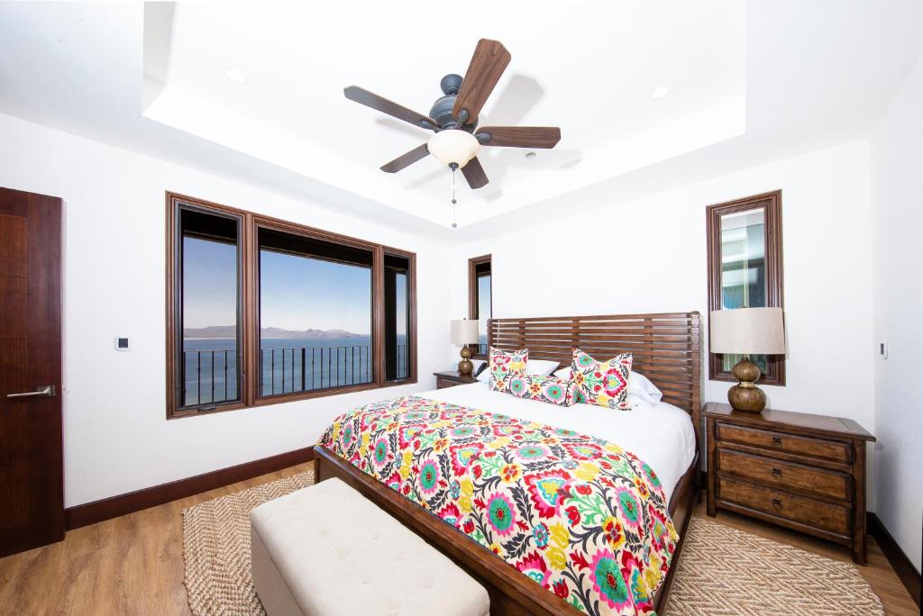 Postel nebo postele na pokoji v ubytování 360 Splendor Del Pacifico Residences