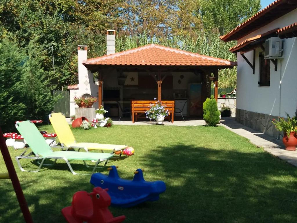 Vonkajšia záhrada v ubytovaní Vourvourou Antonis House