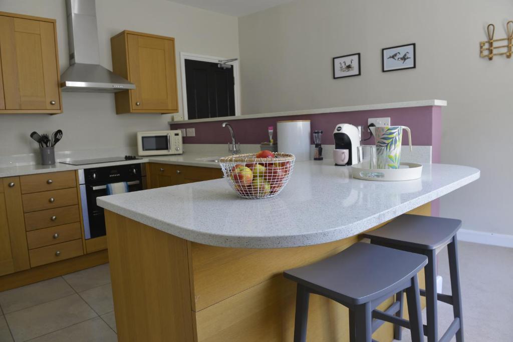 Kuchyň nebo kuchyňský kout v ubytování Old Green Chambers spacious town centre apartment with free parking!