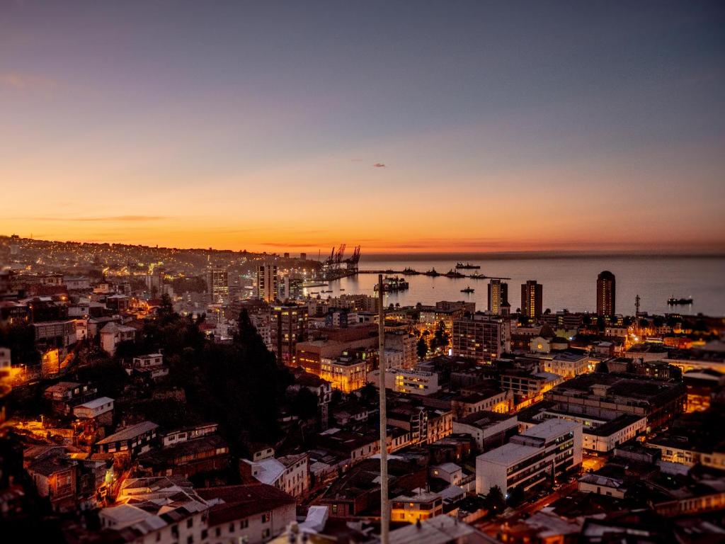 Almennt útsýni yfir borgina Valparaíso eða útsýni yfir borgina eins og það er á hótelinu