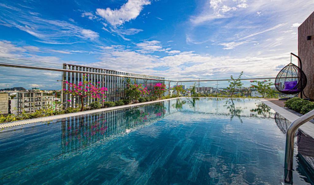 a large swimming pool on top of a building at HSuites Hotel and Apartment in Da Nang