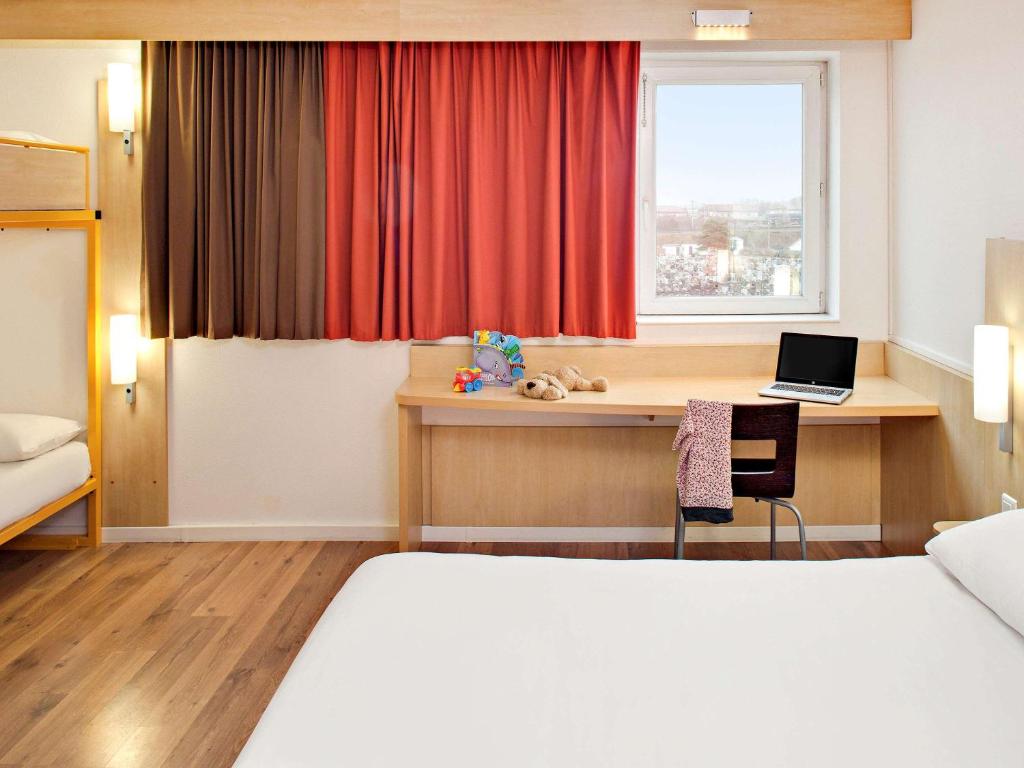 Postel nebo postele na pokoji v ubytování ibis Clermont Ferrand Montferrand