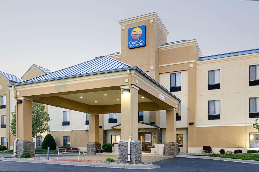 a hotel with a gazebo in front of it at Comfort Inn & Suites in Hutchinson