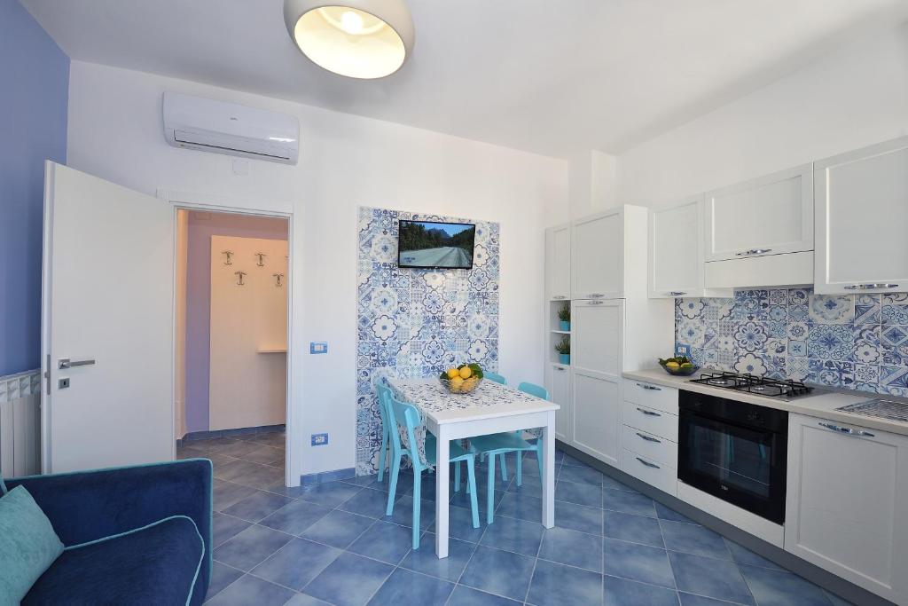 A kitchen or kitchenette at CASA FLAVIA