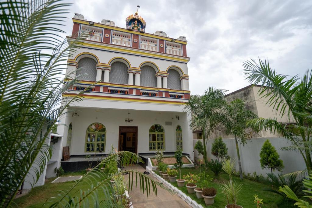a large white building with a turret at THE CHETTINAD HERITAGE in Kānādukāttān