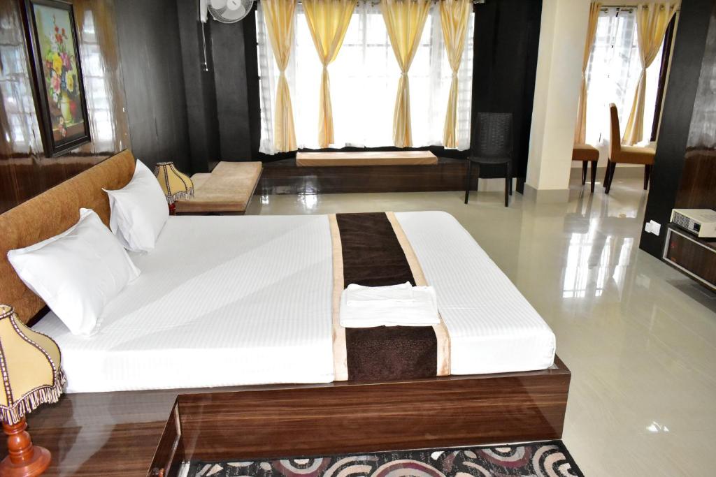 Säng eller sängar i ett rum på Roopkatha Hotel Kalimpong