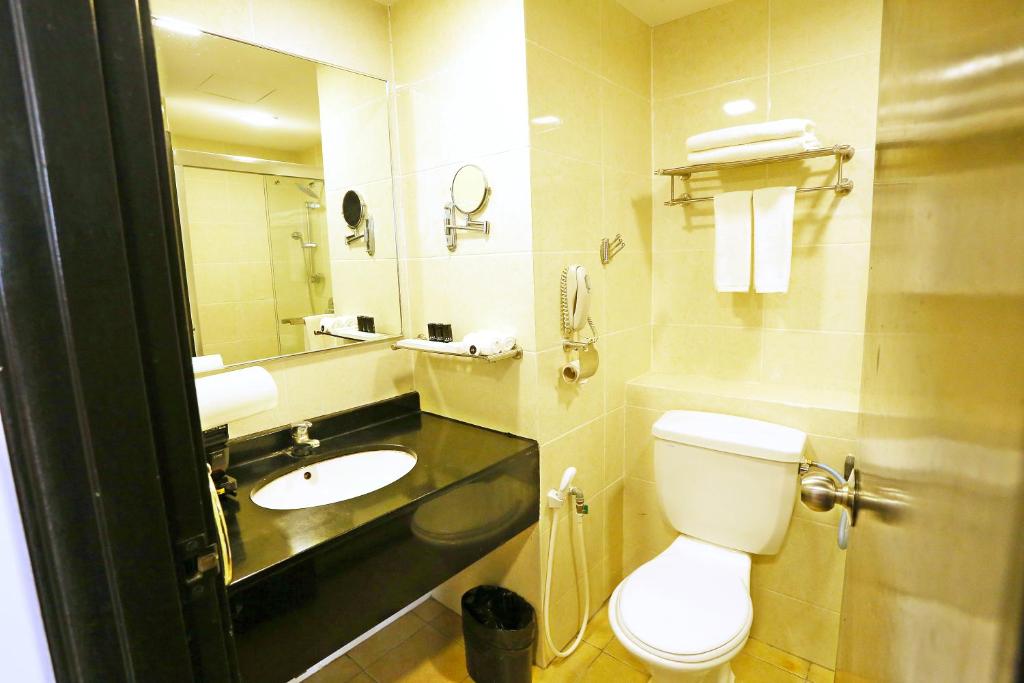 Koupelna v ubytování Borneo Royale Hotel