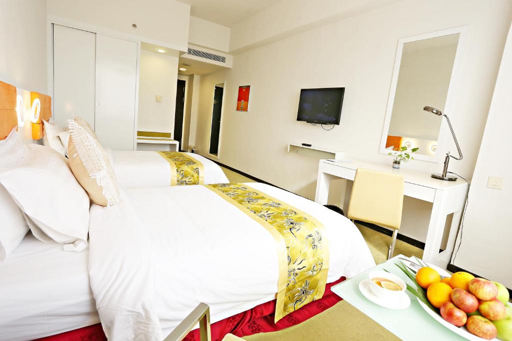 Postel nebo postele na pokoji v ubytování Borneo Royale Hotel