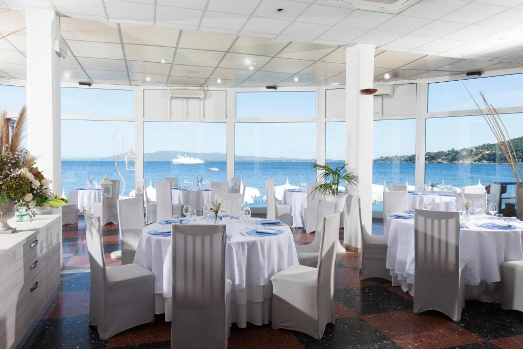 Restaurace v ubytování Hotel La Caletta