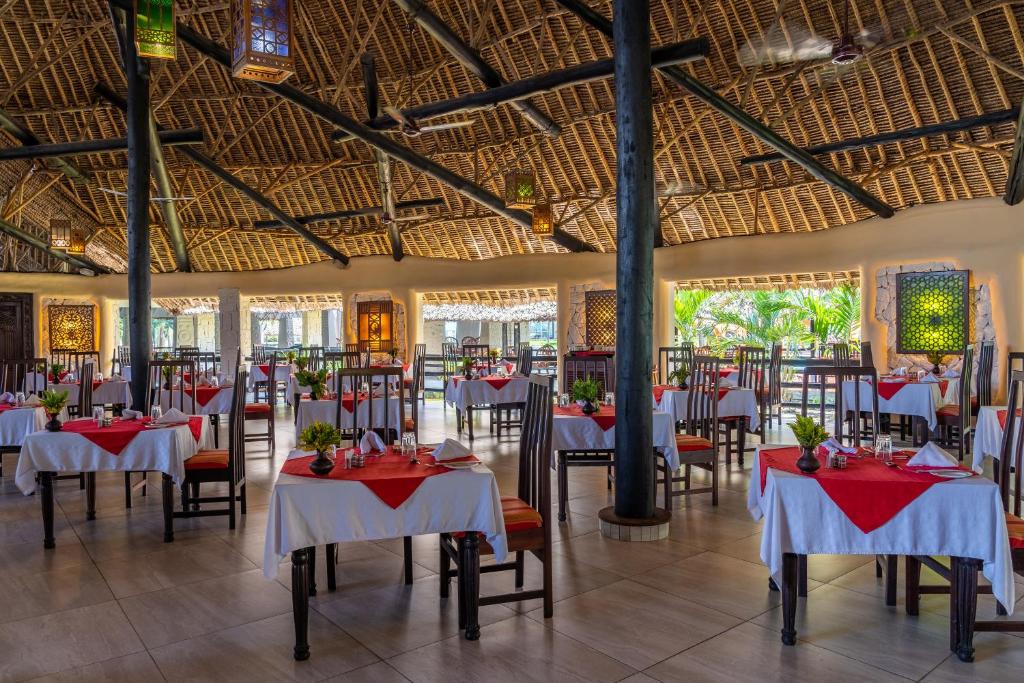 Restaurace v ubytování Southern Palms Beach Resort