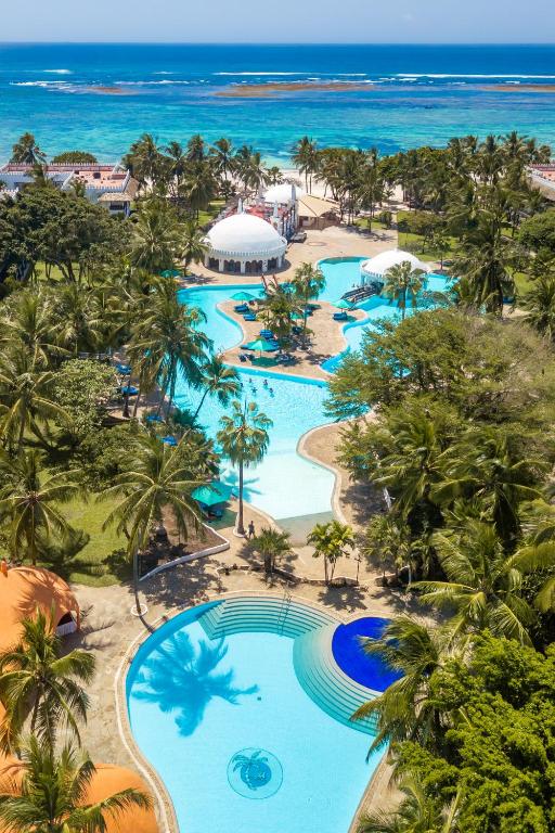 Bazén v ubytování Southern Palms Beach Resort nebo v jeho okolí
