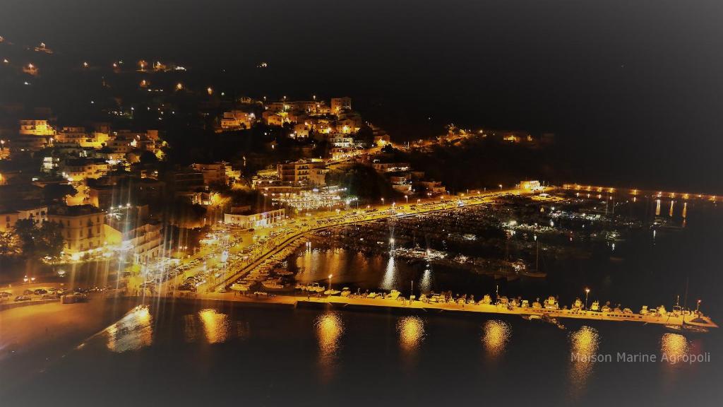 Výhľad na mesto Agropoli alebo výhľad na mesto priamo z penziónu