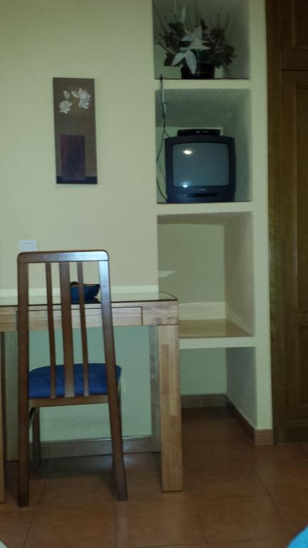 A television and/or entertainment centre at Hostal Guzman El Bueno by gaiarooms