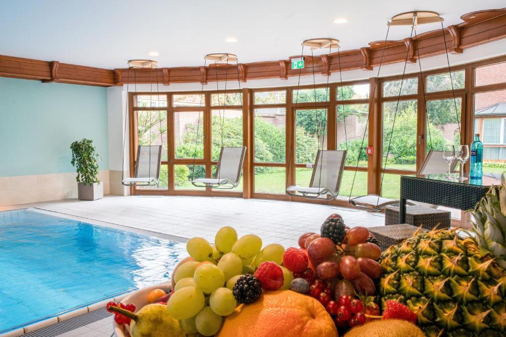 Bazén v ubytování Hotel Celler Tor nebo v jeho okolí