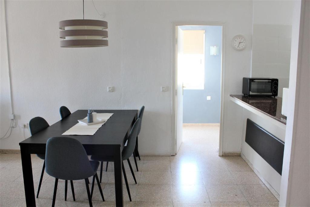 Kuchyňa alebo kuchynka v ubytovaní Apartamento con vistas, playa y WIFI