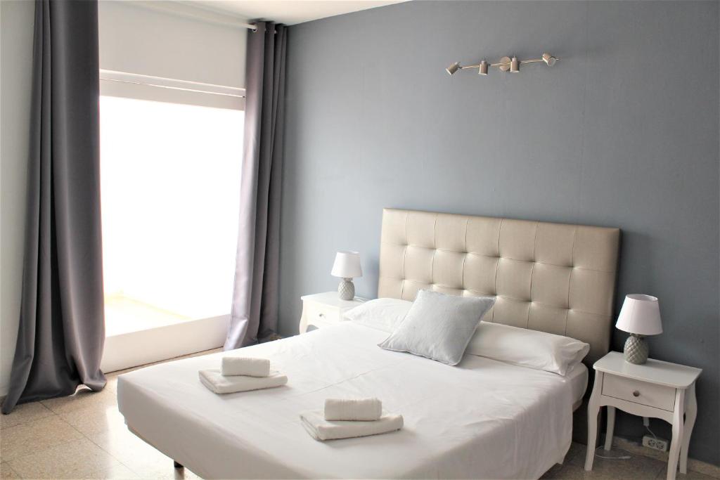Posteľ alebo postele v izbe v ubytovaní Apartamento con vistas, playa y WIFI
