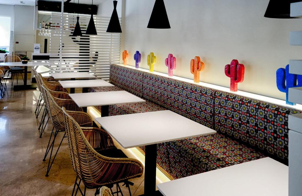 Restauracja lub miejsce do jedzenia w obiekcie Vértice Sevilla